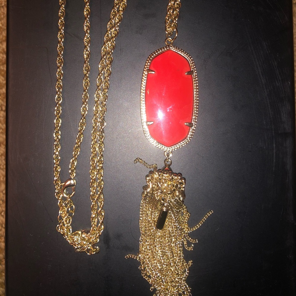 Kendra Scott necklace